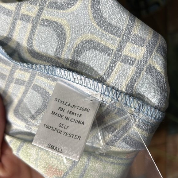 Juny small patterned button down short sleeve shirt - Picture 10 of 12